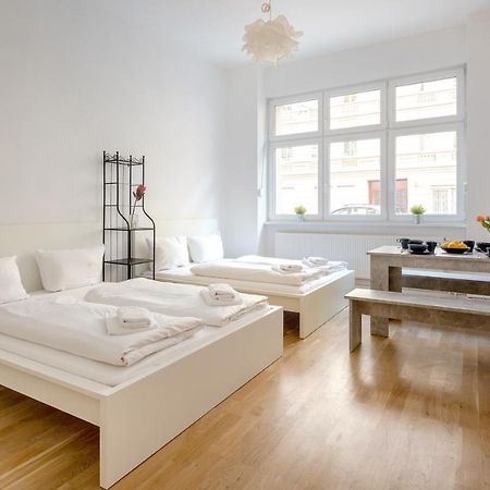Newton-Appartement Mit 3 Schlafzimmern Берлин Екстериор снимка
