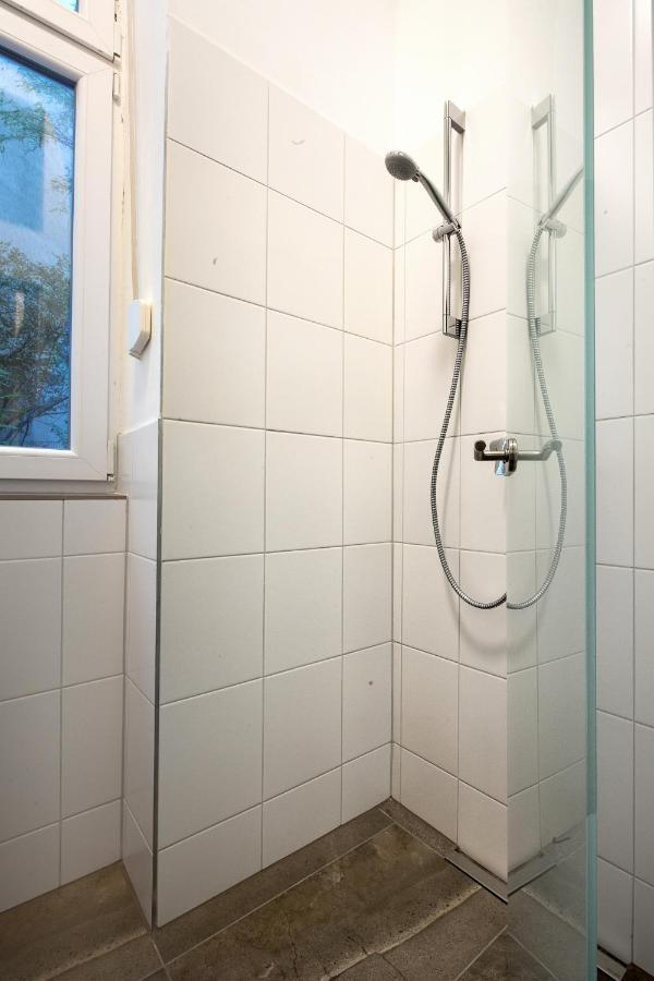 Newton-Appartement Mit 3 Schlafzimmern Берлин Екстериор снимка