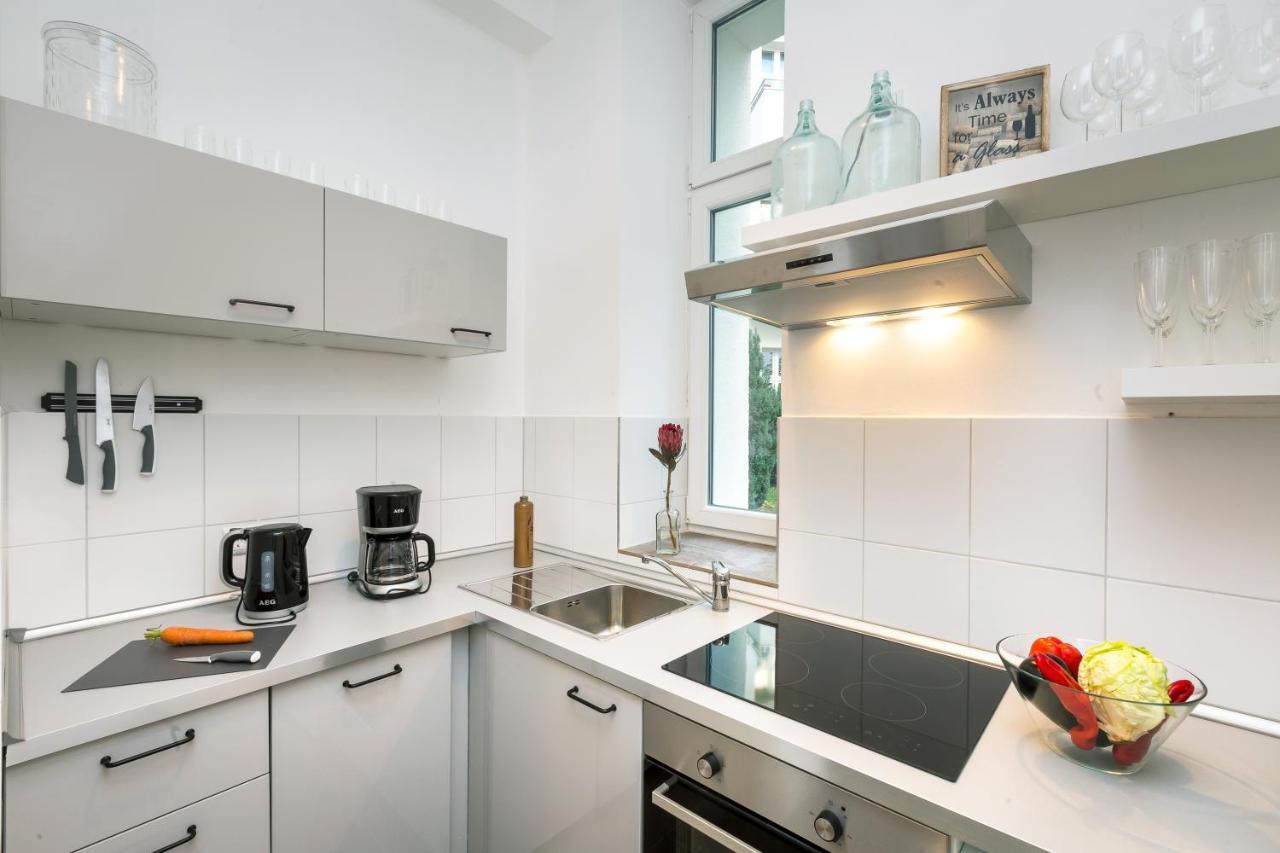 Newton-Appartement Mit 3 Schlafzimmern Берлин Екстериор снимка