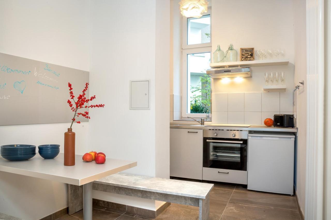 Newton-Appartement Mit 3 Schlafzimmern Берлин Екстериор снимка