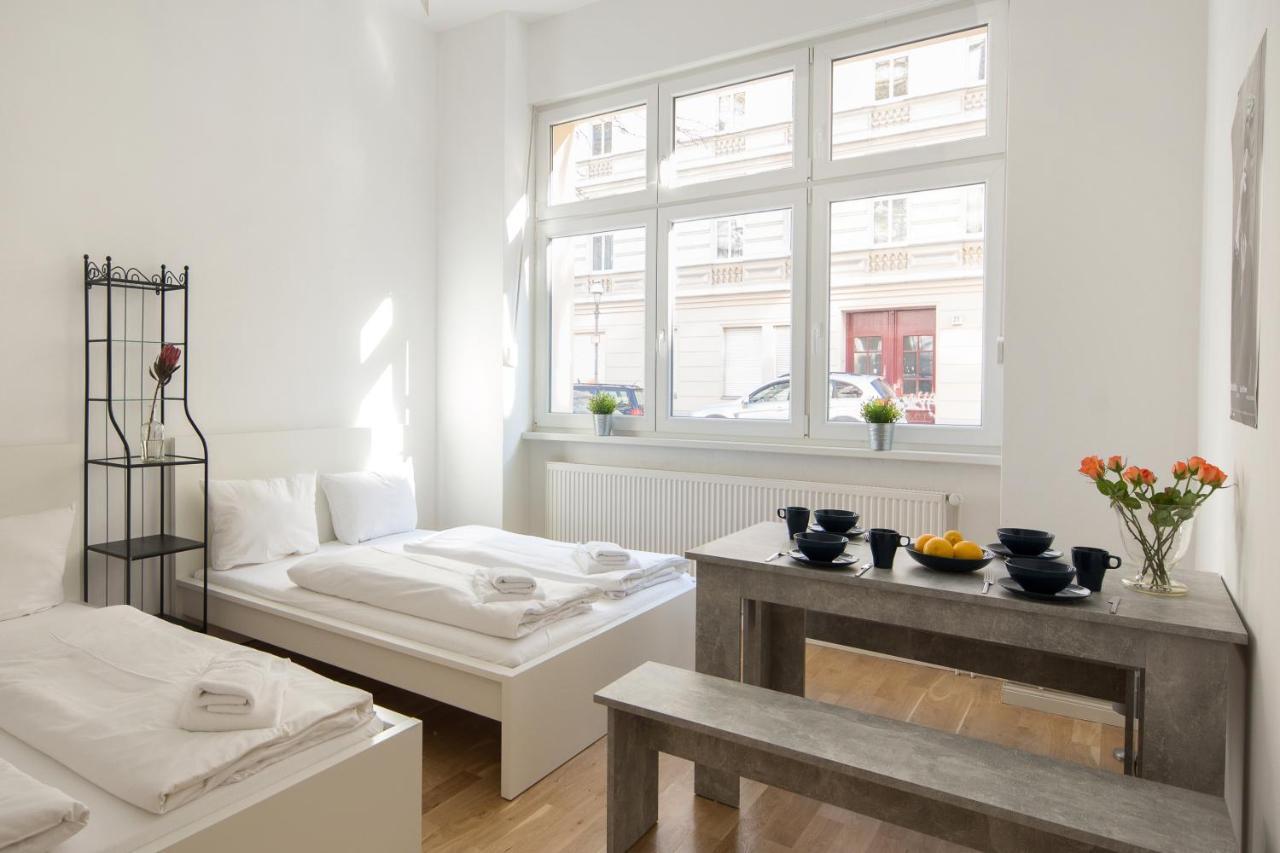 Newton-Appartement Mit 3 Schlafzimmern Берлин Екстериор снимка